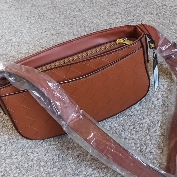 New London Fog Faux Lether Shoulder Bag. - Picture 8 of 11